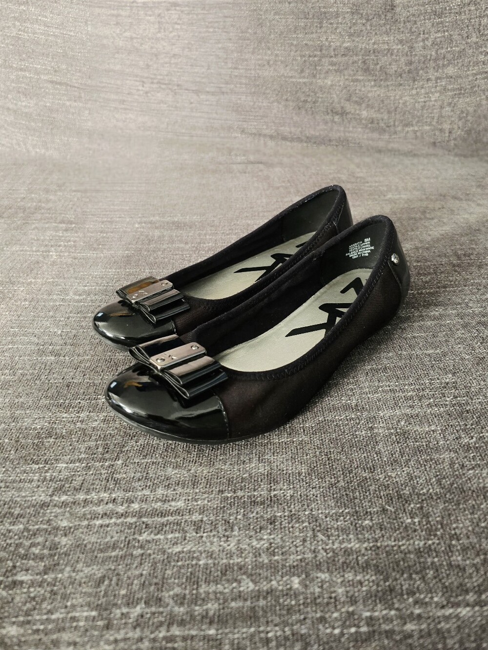 Anne Klein SPORT Women's Black Patent Cap Toe Ballet Flats With Bow - Size 8